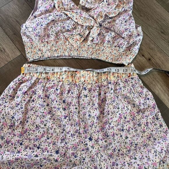 Storia floral crop top size m and bottom size L
Floral set - Picture 3 of 10